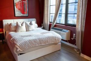 Lux Bronx Apt Rooftop, Pool, Gym, Cinema