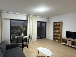 Bellevue Royale Apt with Stunning Panoramic View