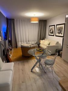 Berlin City West Lux Appartement KuDamm Adenauerplatz centrally located family group friendly Netflix