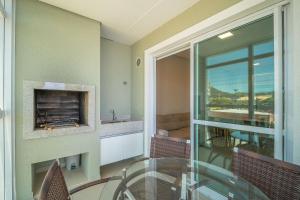 Apartamento vista para o mar com 02 dormitórios