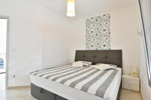 Apartments with parking space Umag - 22521
