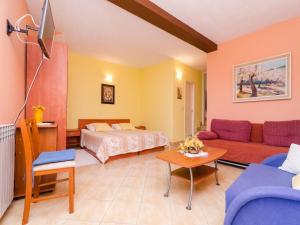 Apartment Olga - Studio Apartment with Terrace