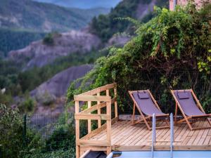 Mountain-view eco-friendly cottage