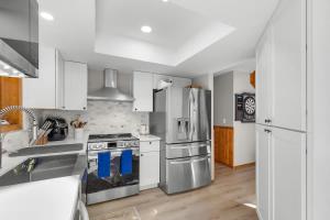 Modern Family Cabin Golf Hiking & Views