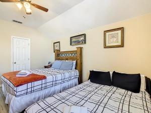 5BR family villa w private pool near parks