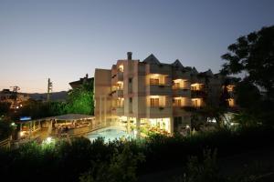 Erdenhan Apart hotel, 
Marmaris, Turkey.
The photo picture quality can be
variable. We apologize if the
quality is of an unacceptable
level.