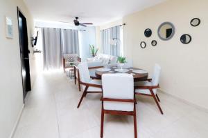 Ocean view 1 block from the malecon beach