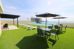 Ocean view 1 block from the malecon beach