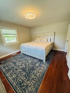 Bright Home for Family and Groups with Patio