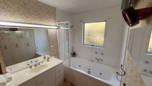 Seaview Escape in Patons Rock