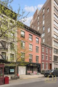 Classic NYC Brownstone 2Br Apartment in Prime Chelsea