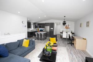 3 - Bedrooms Cozy Cove Extension
