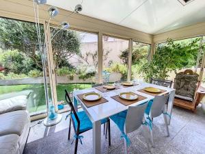 Villa climatisée à La Ciotat avec piscine et parking sécurisés - 2 à 4 voyageurs - FR-1-770-66