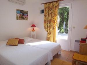 Maison 3 chambres avec piscine dans un cadre calme et rare - FR-1-726-66