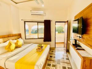 Hotel Vallabhgarh at Pichola Lake Nathi Ghat Brahmpole Udaipur