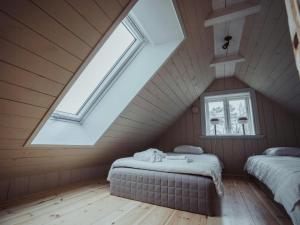 Hus Med Utsikt Över Hav Och Äng På Ytterön