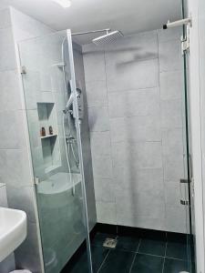 Jesselton Quay High Level City View 5 Pax