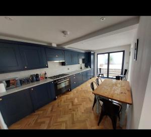 Large newly refurbished house close to harbour Free Parking