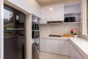 Luxurious 3 BR New Villa Near Double Six Beach