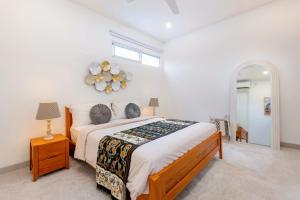 Luxurious 3 BR New Villa Near Double Six Beach