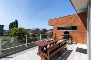 Coastal Comfort, Just a Ocean Glimpse Away Torquay
