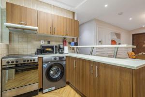 Luxury Condo 3 BR in Dubai Marina Sulafa 4004