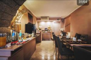 Hotel De Rosewood Inn -Near Delhi Airport-Free Airport Drop