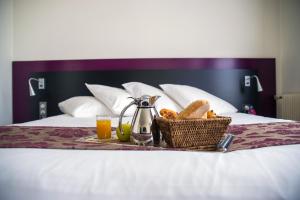Hotels Mercure Lille Roubaix Grand Hotel : Suite avec 1 Lit Double et 1 Canapé-Lit