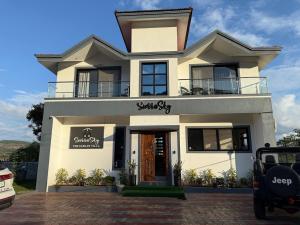 Sierra Sky - The Sawant Villa