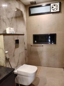 Luxurious 4BHK for Elderly Tourists Medical Tourists and Persons with Enhanced Needs Dwarka Sector 12