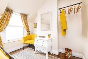 Bright 3BR 2BA Home Close to Lincoln Hospital