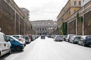 Colosseum Apartment Free Netflix & AC
