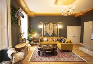 Stylish 2-Bed 2-Bath Flat in Historic Lace Market