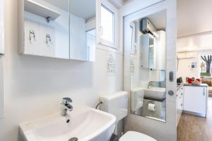 Lovely HouseBoat Apartment Portorose