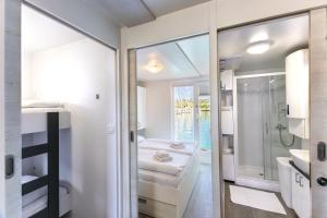 Lovely HouseBoat Apartment Portorose