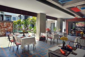 Central Corner Suite