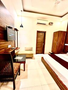 Hotel WoodCrest Chandigarh Zirakpur