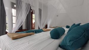 The Cloud Heaven Ella