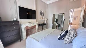 One Bedroom & Balcony Champs-Élysées