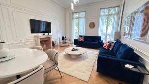 One Bedroom & Balcony Champs-Élysées