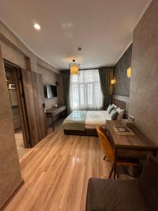 Castle Franco Suites