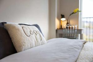 Modern City Centre Flat with Secure Underground Parking Pure B