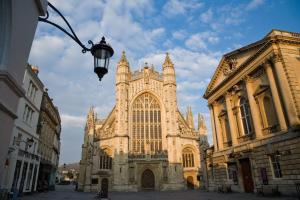 Modern City Centre Flat with Secure Underground Parking Pure B