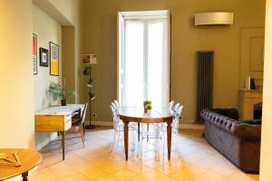 Historic Home with Frescoes near the Royal Palace