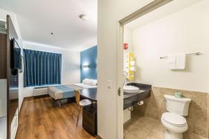 Queen Room - Smoking room in Motel 6-Laredo TX - Airport