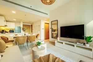 Beautiful Moments - Brand New - 5 min to ADGM, Cleveland, Galleria - 3 min walk to the Beach - Heart of Al Reem - 2BDR - 6 pax