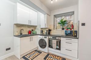 Deluxe 1BR flat steps from Big Ben and London Eye