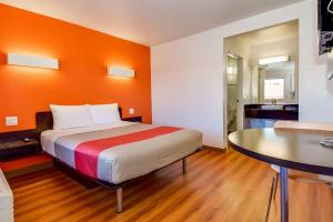 Motel 6-Riverside, CA - South