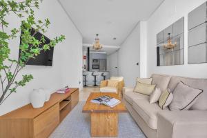 Lovely apartment & balcony by ELE Apartments