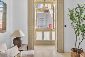 Lovely apartment & balcony by ELE Apartments